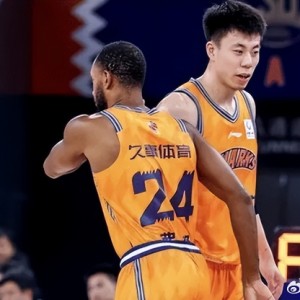 场均14.6分钟得11分！赛季初就被质疑，第4外援今成上海冲冠关键|弗格|哈桑-怀特塞德|上海男篮|辽篮|球队_新浪体育_新浪新闻